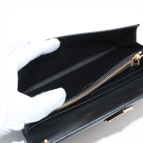 Nero Large Saffiano Triangle Leather Wallet (Rented Out)