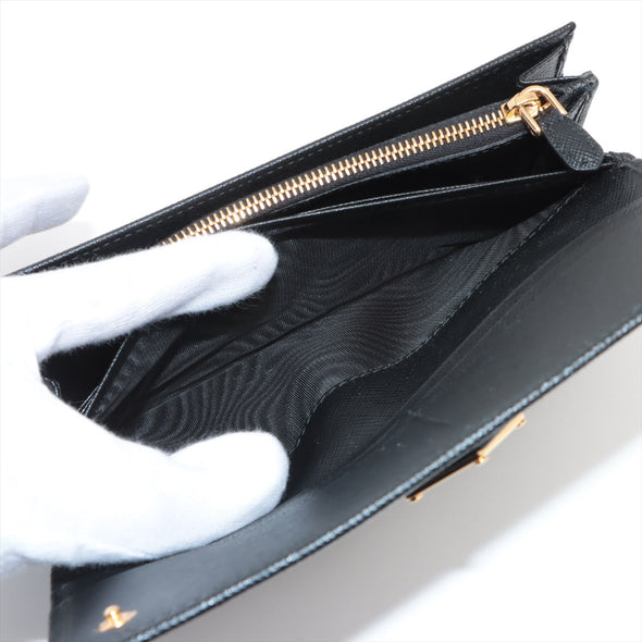 Nero Large Saffiano Triangle Leather Wallet (Rented Out)